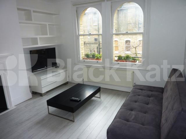 			CAMDEN SQUARE!!, 2 Bedroom, 1 bath, 1 reception Flat			 South Villas, CAMDEN SQUARE